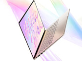 Le MateBook 14 Core Edition 2026 est équipé de l’Intel Core Ultra 5 325. Illustration : un rendu promotionnel montrant le design fin de l’ordinateur portable.