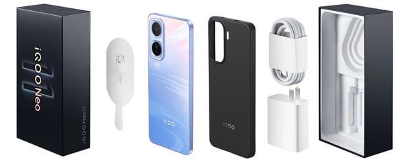 L'iQooNeo 11 est livré avec un étui et un chargeur. (Source de l'image : iQoo)