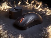 La SteelSeries Rival Pro (illustrée) présente une forme ergonomique.