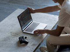 Le Surface Laptop Studio 2 peut être difficile à distinguer de son prédécesseur, illustré. (Source de l&#039;image : Microsoft)