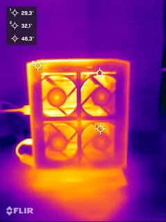 Le Minisforum Neptune Series HN2673 pendant le stress test (côté gauche)