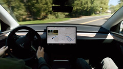 Tesla demande 99 dollars canadiens pour l'abonnement FSD (supervisé) (image : Tesla/YT)