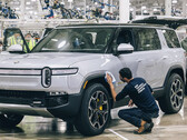 Les premières livraisons du SUV électrique R1S visent à tenir la promesse de Rivian de sortir en décembre