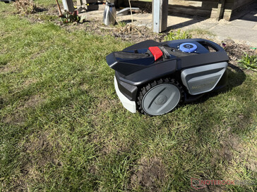 ...et pivote ensuite selon un angle aléatoire