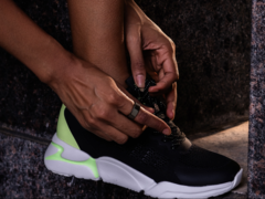 L'Ultrahuman Ring Air est désormais disponible dans le monde entier via Kickstarter. (Source de l'image : Ultrahuman)