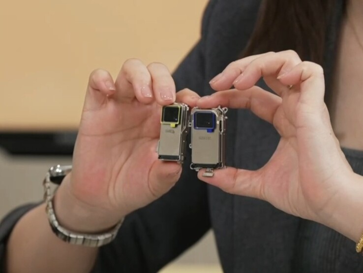 Le module téléobjectif du Xiaomi 15 à gauche, le téléobjectif périscopique plus grand du Xiaomi 17 Ultra à droite (Image source : Xiaomi)