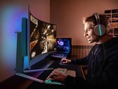 L'Evnia 49M2C8900 de Philips est le haut de gamme de la série Evnia 8000. (Source de l'image : Philips)