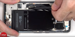 Pixel 8 Pro teardown. (Source : PBK Reviews)