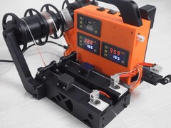 PETFusion 2.0 : Une machine transforme des bouteilles en PET en filament. (Source de l'image : Creative3DP)