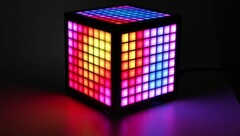 Le LumiCube comporte 192 LED, un écran IPS et de multiples capteurs. (Image source : Abstract Foundry)