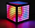 Le LumiCube comporte 192 LED, un écran IPS et de multiples capteurs. (Image source : Abstract Foundry)