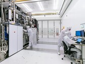 Un tribunal néerlandais emprisonne un ex-ingénieur d'ASML et de NXP pour avoir transmis des secrets sur les puces à la Russie. Illustration : Salle blanche EUV d'ASML (Source de l'image : ASML)