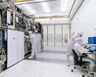 Un tribunal néerlandais emprisonne un ex-ingénieur d'ASML et de NXP pour avoir transmis des secrets sur les puces à la Russie. Illustration : Salle blanche EUV d'ASML (Source de l'image : ASML)