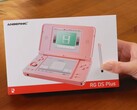 L'Anbernic RG DS Plus sera livré dans un carton dont la couleur correspond à celle de la console portable.