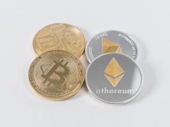 Sur le marché des crypto-monnaies, l'Ethereum est apparu assez stable, tandis que le Bitcoin a légèrement baissé et que la pièce Shiba Inu a continué à être volatile (Image : Thought Catalog)