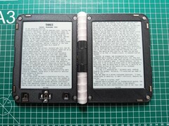 Le lecteur électronique à double écran DIY (Source : fil de discussion de spacerower sur Reddit)