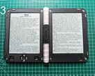 Le lecteur électronique à double écran DIY (Source : fil de discussion de spacerower sur Reddit)