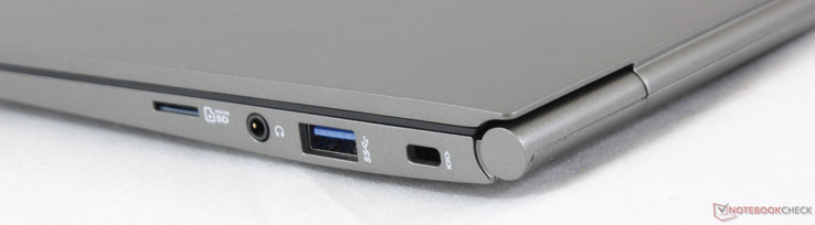 Côté droit : lecteur de carte micro SD, écouteurs 3,5 mm, USB 3.0, verrou de sécurité Kensington.