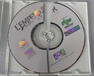 Le CD qui s'est cassé alors qu'on le nettoyait et le polissait avec précaution.