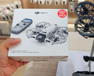 Emballage de vente présumé du DJI Neo 3 à côté d'un drone Neo 2.