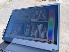 A l'extérieur, sous la lumière du soleil