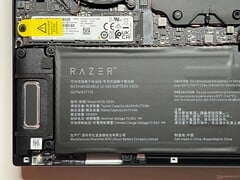 SSD M.2-2280, batterie et module de haut-parleurs