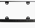 La nouvelle plaque d'immatriculation "Powered by the sun" (image : Tesla)