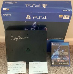 La console PlayStation 4 autographiée par CoryxKenshin est maintenant sur eBay pour 25 000 dollars (Source : eBay)