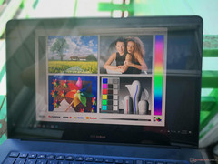 ZenBook Pro UX580GE - À l'extérieur à l'ombre.