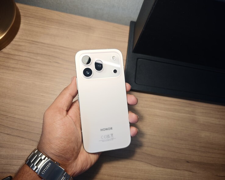 Le Honor 600 Pro est doté d'une triple caméra arrière 