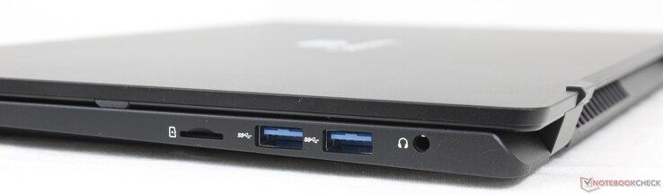 A droite : Lecteur microSD, 2x USB-A 3.0, casque de 3,5 mm
