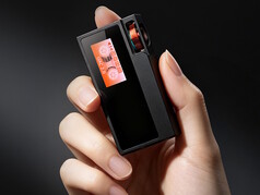 Le Shanling UA6 II, très léger, est équipé d'un bouton rotatif pratique permettant de naviguer dans les menus et de régler le volume.