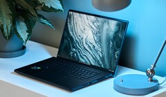 Cette fois-ci, Asus a réussi son coup en ce qui concerne l'écran de l'ordinateur portable. (Photo : ROG Zephyrus M16 GU604VY, source d'image : Notebookcheck)