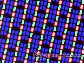 Matrice de sous-pixels OLED RVB. Les images sont nettes et la couche brillante n'entraîne aucun problème de granularité