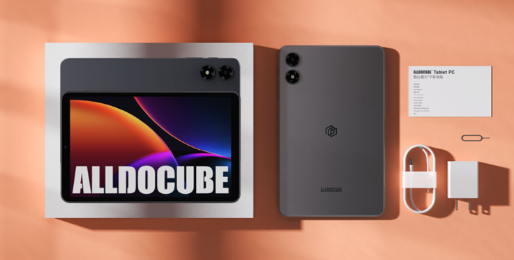 Alldocube iPlay 80 mini Pro avec son emballage et ses accessoires