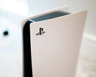 La PlayStation 5 Slim pourrait ne pas être beaucoup plus petite que le modèle actuel, illustré. (Source de l'image : Charles Sims)
