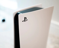 La PlayStation 5 Slim pourrait ne pas être beaucoup plus petite que le modèle actuel, illustré. (Source de l&#039;image : Charles Sims)