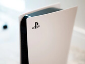 La PlayStation 5 Slim pourrait ne pas être beaucoup plus petite que le modèle actuel, illustré. (Source de l'image : Charles Sims)