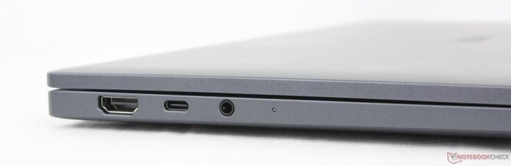 À gauche : HDMI 2.1, USB-C Thunderbolt 4 avec DisplayPort 2.1 + Power Delivery 3.1, casque 3,5 mm