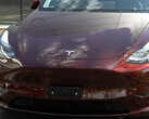 Giga Berlin Model Y dans la nouvelle couleur Midnight Cherry Red (image : Vision E Drive/YT)