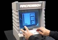 L'Arcadeboy transforme une Game Boy en machine d'arcade avec un écran de 12 pouces (Source : Chris Fletcher)