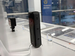 La prochaine caméra d'action à 360 degrés Insta360 X5 a fait l'objet d'une nouvelle fuite, confirmant un changement de design et une mise à jour du microphone.