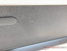 Le prototype Keychron K2 HE Concrete présentait une imperfection sur le fond (Source : Notebookcheck/Stephen Pereyra)