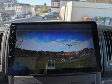 Malgré les défauts de construction de la caméra, l'image de recul reste parfaitement utilisable, même de nuit