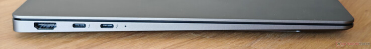 À gauche : HDMI 2.1, 2x USB-C 4.0 avec Thunderbolt 4 (40 GBit/s, DisplayPort ALT mode, Power Delivery)