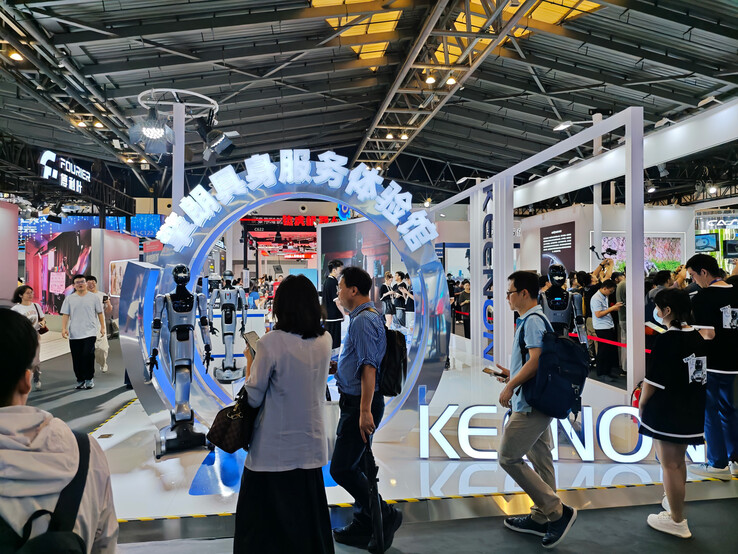 Le XMANF1 en démonstration sur le stand du WAIC 2025 (Source : Keenon)