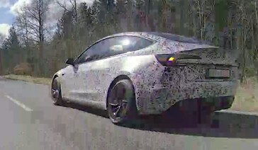 Essai sur autoroute de la Model 3 Performance 2024