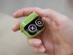 Le Boox Tappy est doté de boutons cliquables et d'une batterie rechargeable.