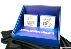 En test : les Intel Core i9-10900K et Intel Core i5-10600K. Modèles de test aimablement fourni par Intel Allemagne.