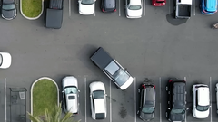 Le système d'aide au stationnement de Cybertruck présente encore quelques défauts (Source : Chuck Cook/YT)